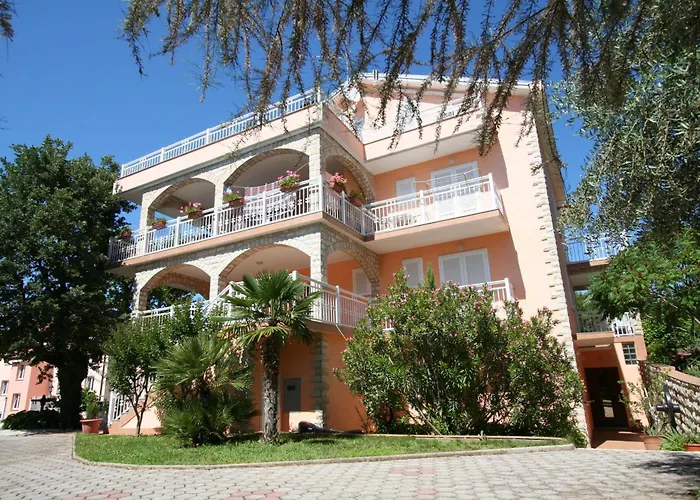 Apartments And Rooms Njivice